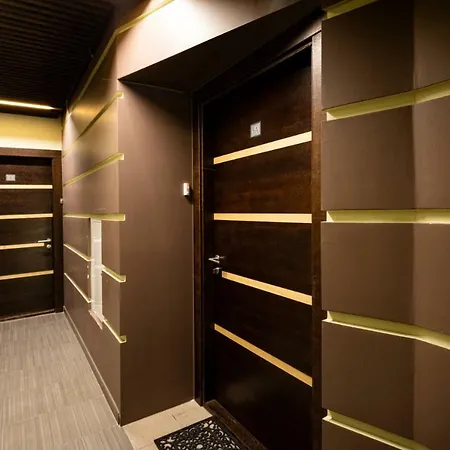 Old Two Bedroom At Galleria Διαμέρισμα
