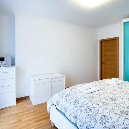 Old Two Bedroom At Galleria Διαμέρισμα *
