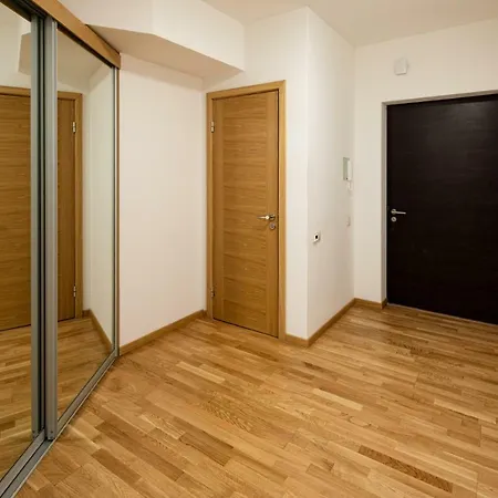 Old Two Bedroom At Galleria Διαμέρισμα *
